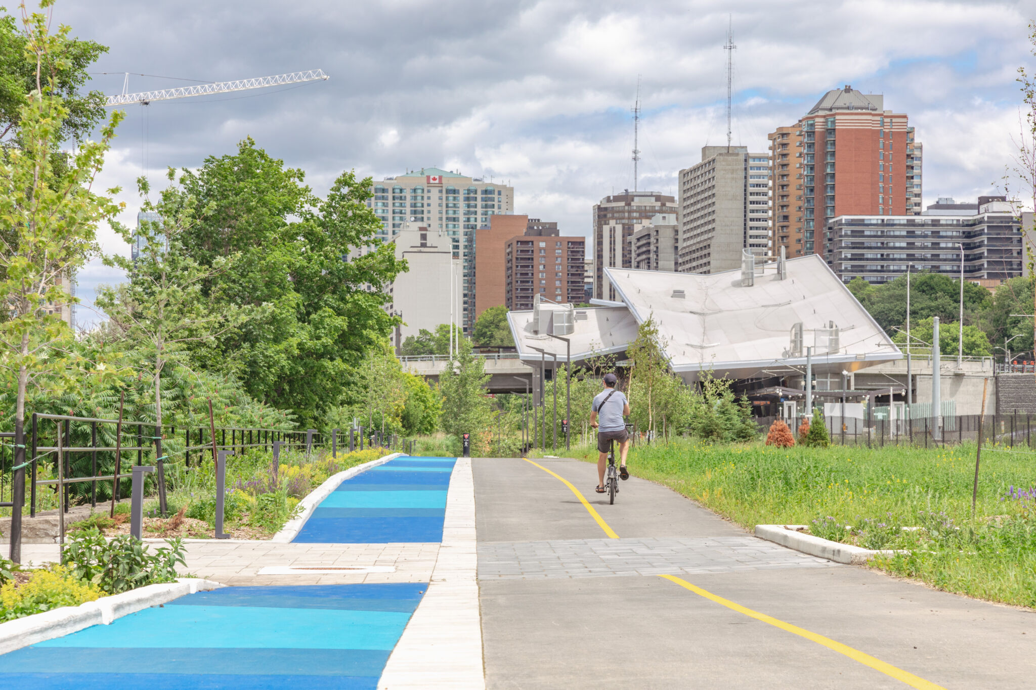Sentier LeBreton avec une personne à vélo
