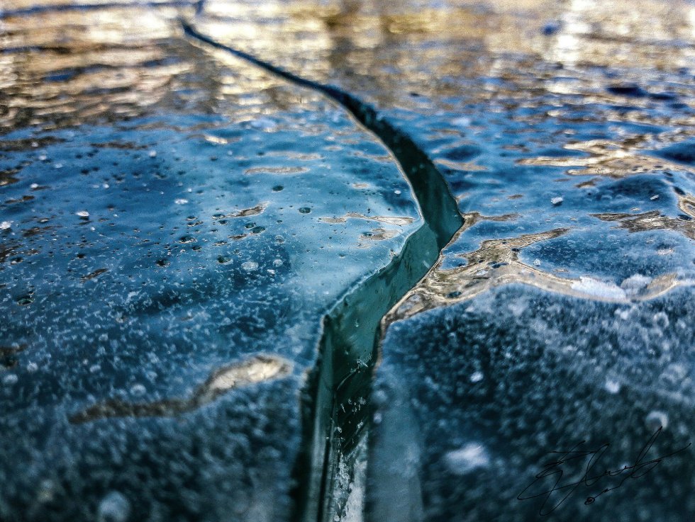 Fissure de pression sur la patinoire du canal Rideauy