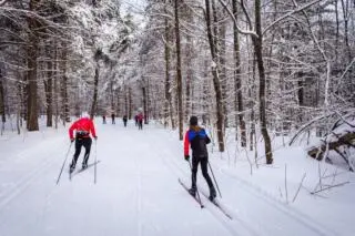 L’art d’entretenir les pistes de ski de calibre mondial du parc de la Gatineau
