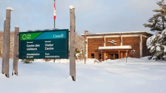 Le Centre des visiteurs est accessible en transport en commun (les weekends seulement).