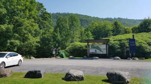 Point de départ du sentier de la Chute-de-Luskville