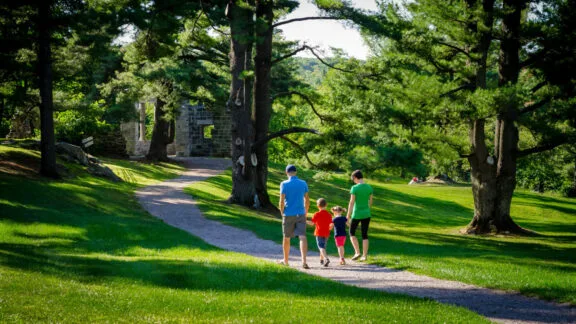 Promenade en famille au domaine Mackenzie-King