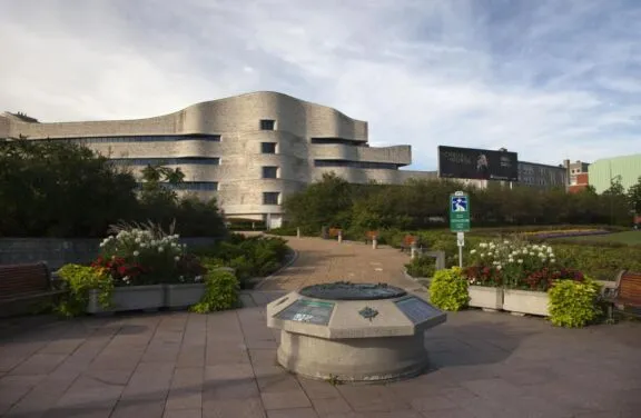 Vue de l'extérieur du musée de l'histoire du Canada