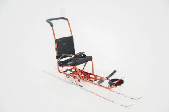 Cross-country ski sleds adapted for people with reduced mobility are available for rent, upon reservation, at the Relais plein air.