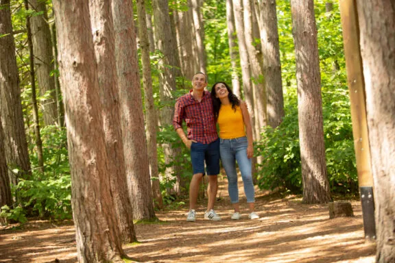 Couple forest bathing NCC Mer Bleue 92