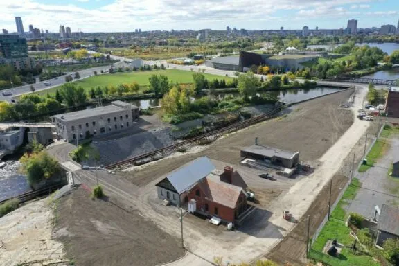 Vue aérienne de la zone assainie de l'île Victoria, en regardant vers l'ouest.