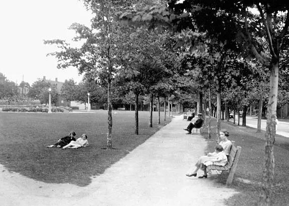 Parc Dundonald, années 1920. Source : Canada. Ministère de l’Intérieur / Bibliothèque et Archives Canada / PA-034336