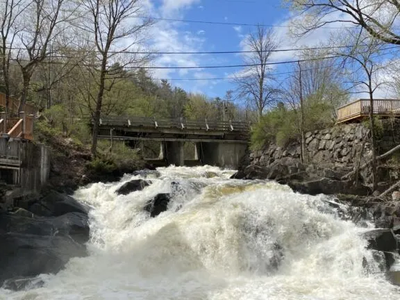 Wakefield bridge and dam 1