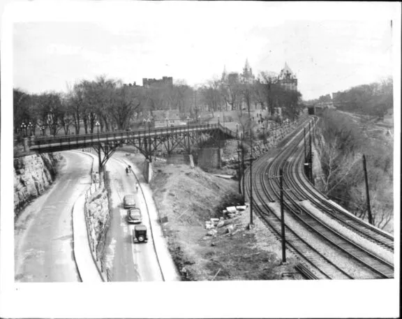 Major's Hill Park footbridge to Nepean Point, Ottawa, mouth of the Rideau Canal from Ottawa River, 1929. Credit: NCC