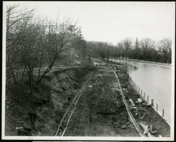 View of south bank of Canal from Bank Street bridge. November 5, 1929. Credit: Library and Archives Canada / National Capital Commission fonds / e999909077