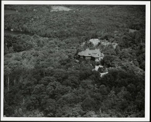 Aerial view of O'Brien House, near Meech Lake, Quebec. Circa 1948-1960. Credit: Library and Archives Canada / National Capital Commission fonds / e999915017