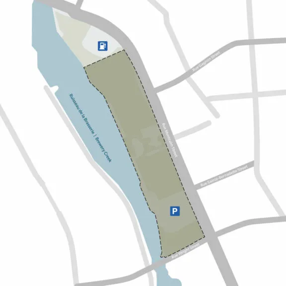 Carte illustrant le terrain, qui est délimité par le ruisseau de la Brasserie, la rue Montcalm et la rue Wright, et se termine au nord à la hauteur de la station-service.
