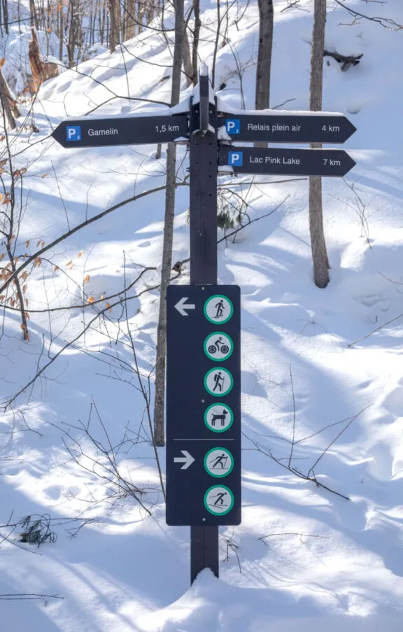 Un panneau dans le parc de la Gatineau
