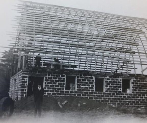 A black and white picture of the new Gray barn under construction, around 1947.