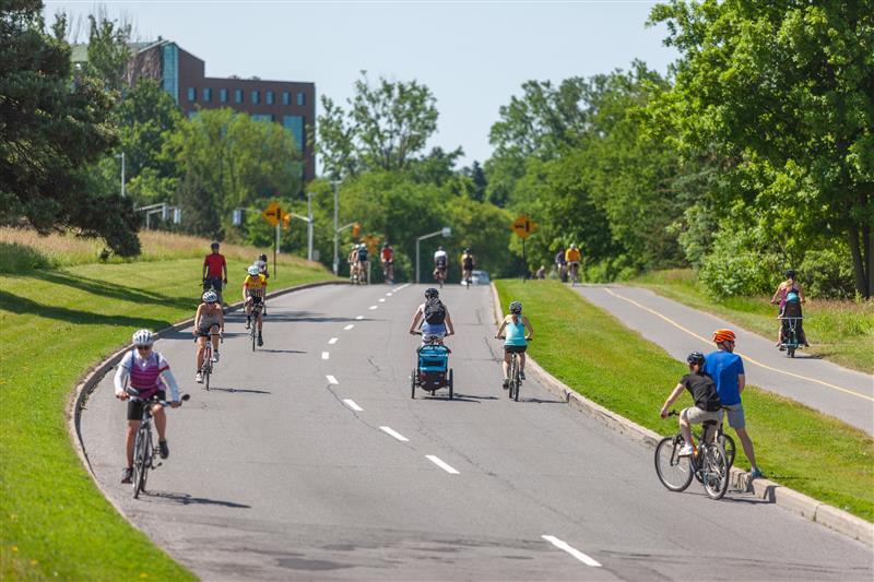 Personnes participant au programme des promenades de la CCN