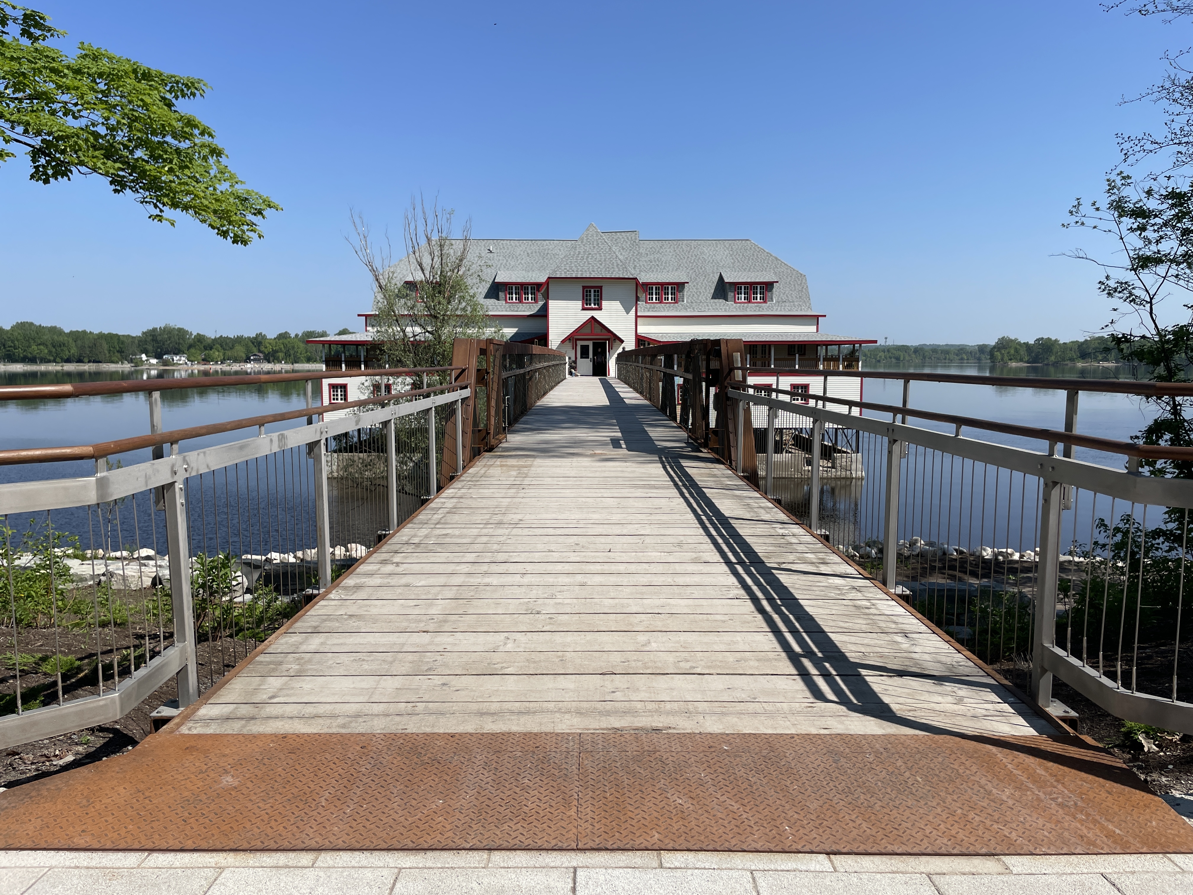 Vue du nouveau pont du Pavillon de la rivière de la capitale nationale