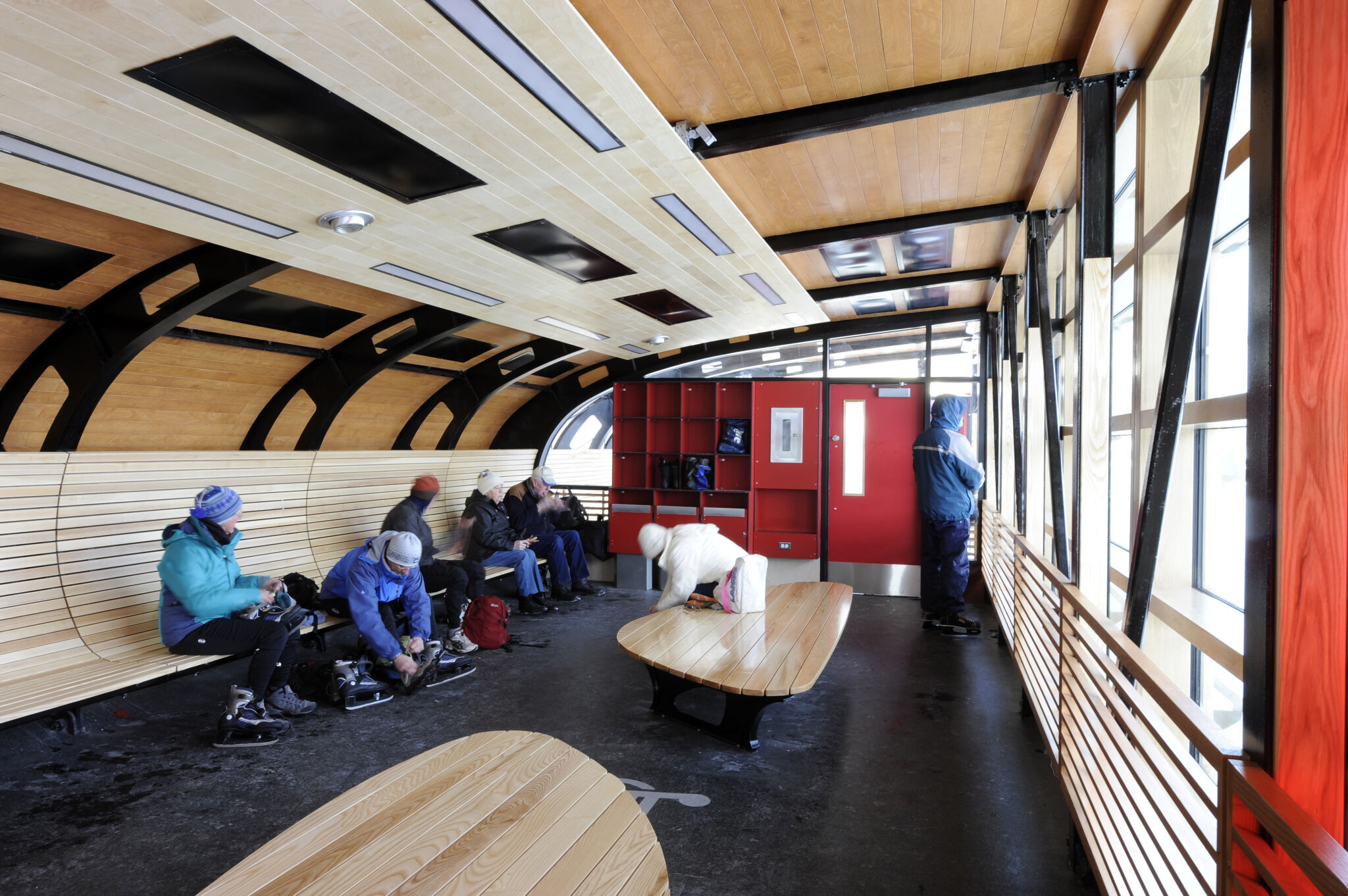 Vue intérieure des vestiaires de la paitnoire du canal Rideau.