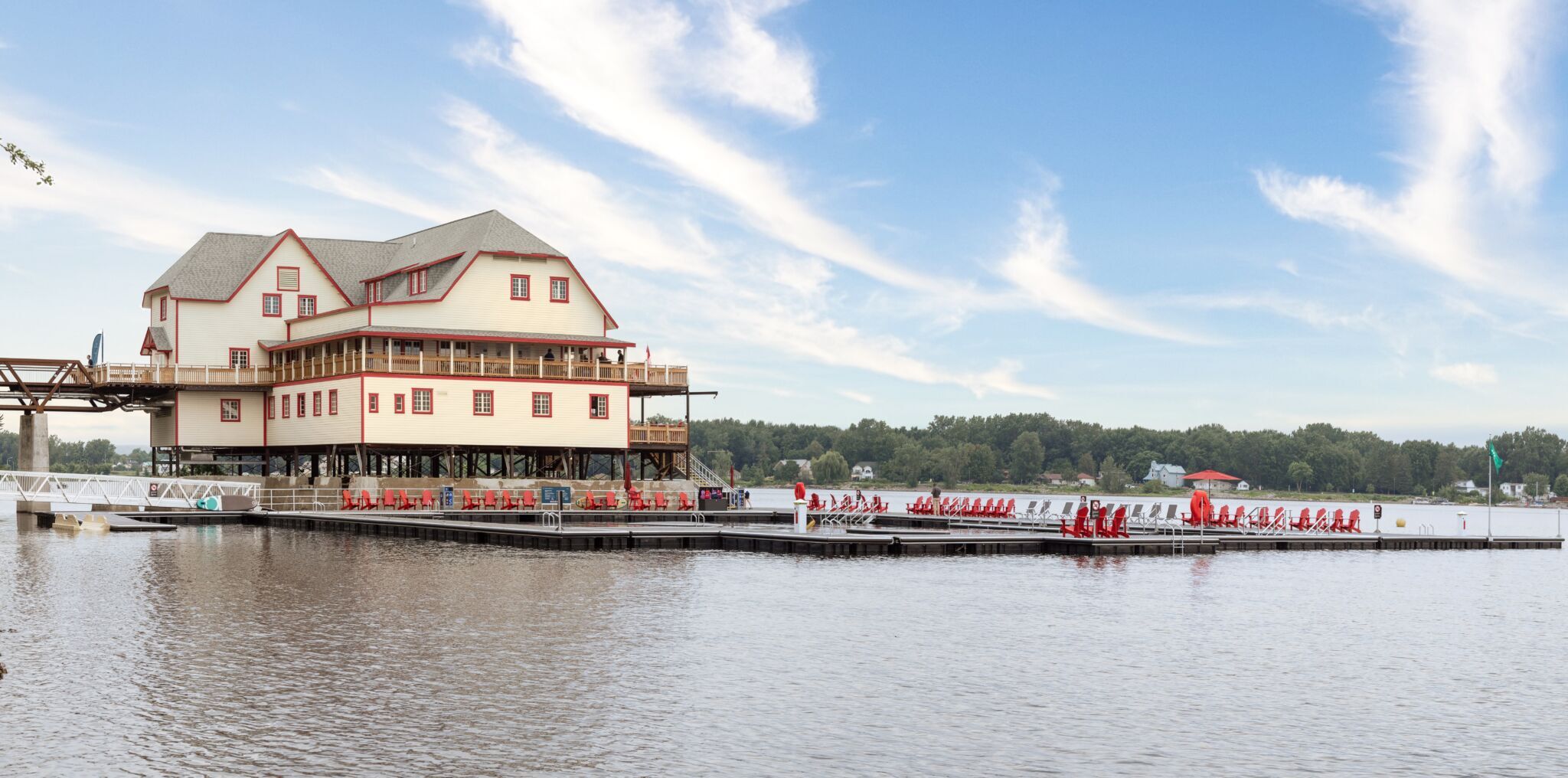 Vue de la Maison riveraine de la CCN et le nouveau quaie.