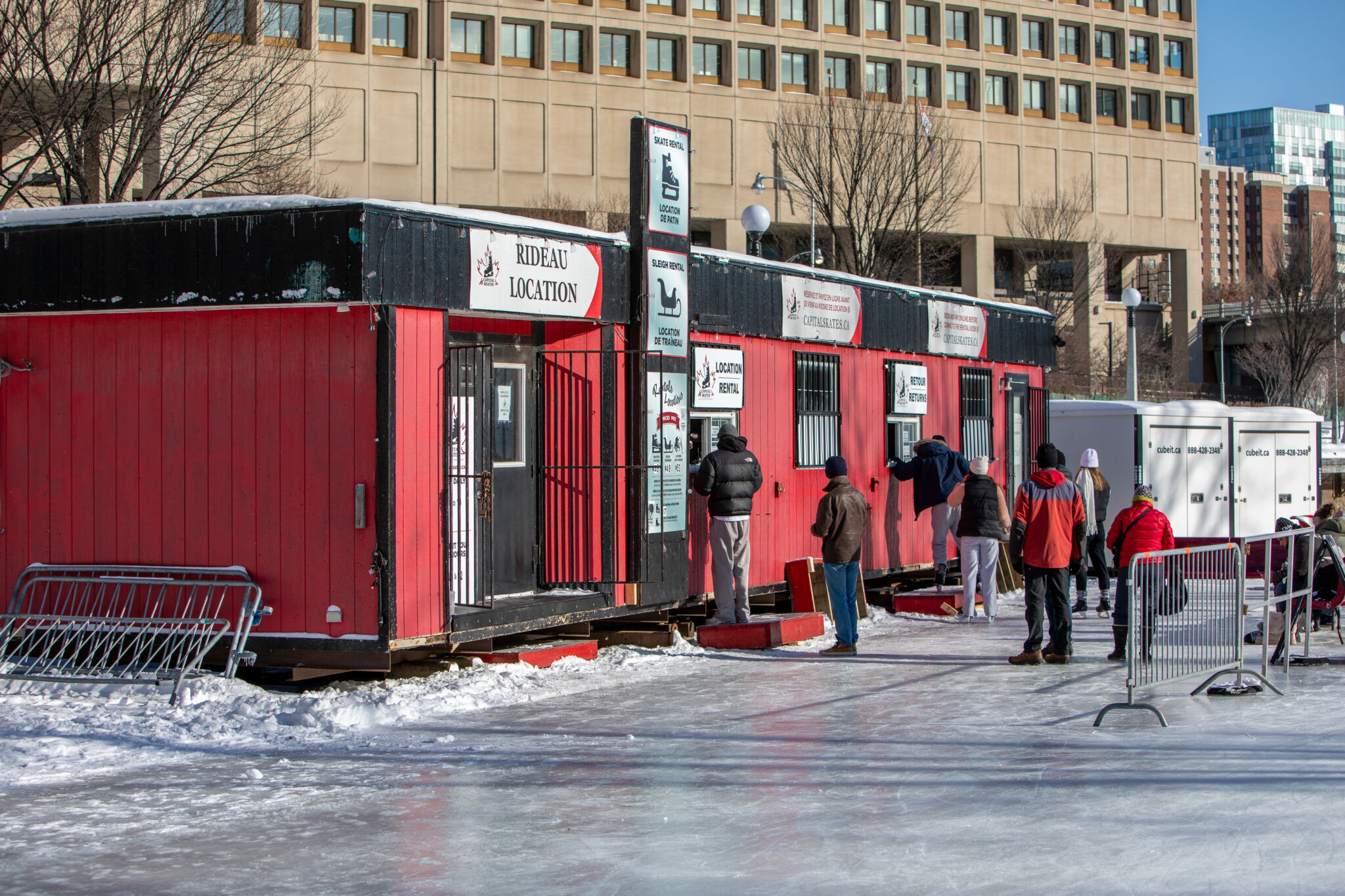 Location d'équipement et de patins de Capital Skates sur la patinoire du canal Rideau