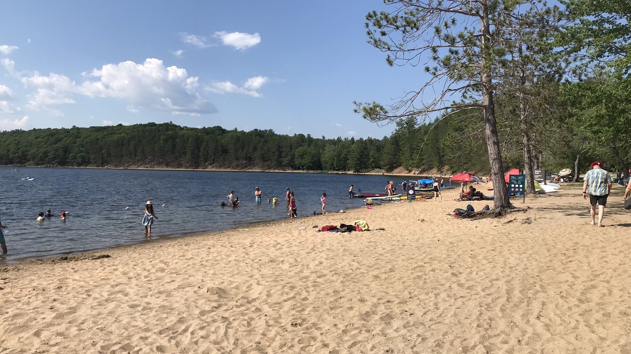 La Pêche Lake Beach